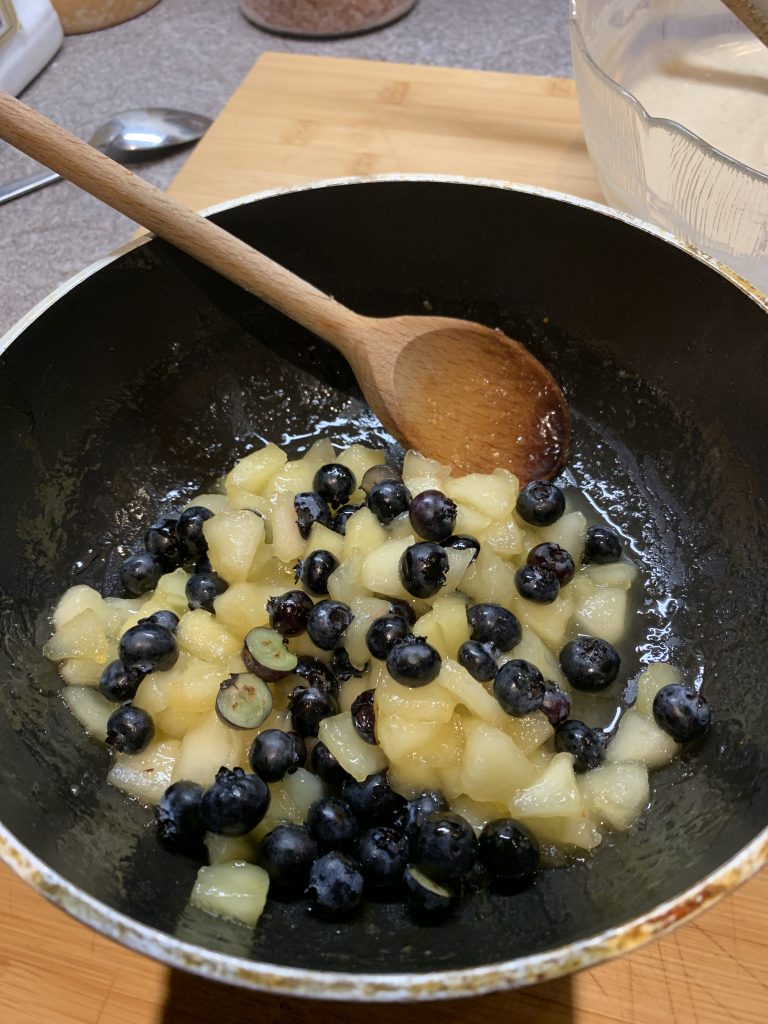 Preparing the applesauce