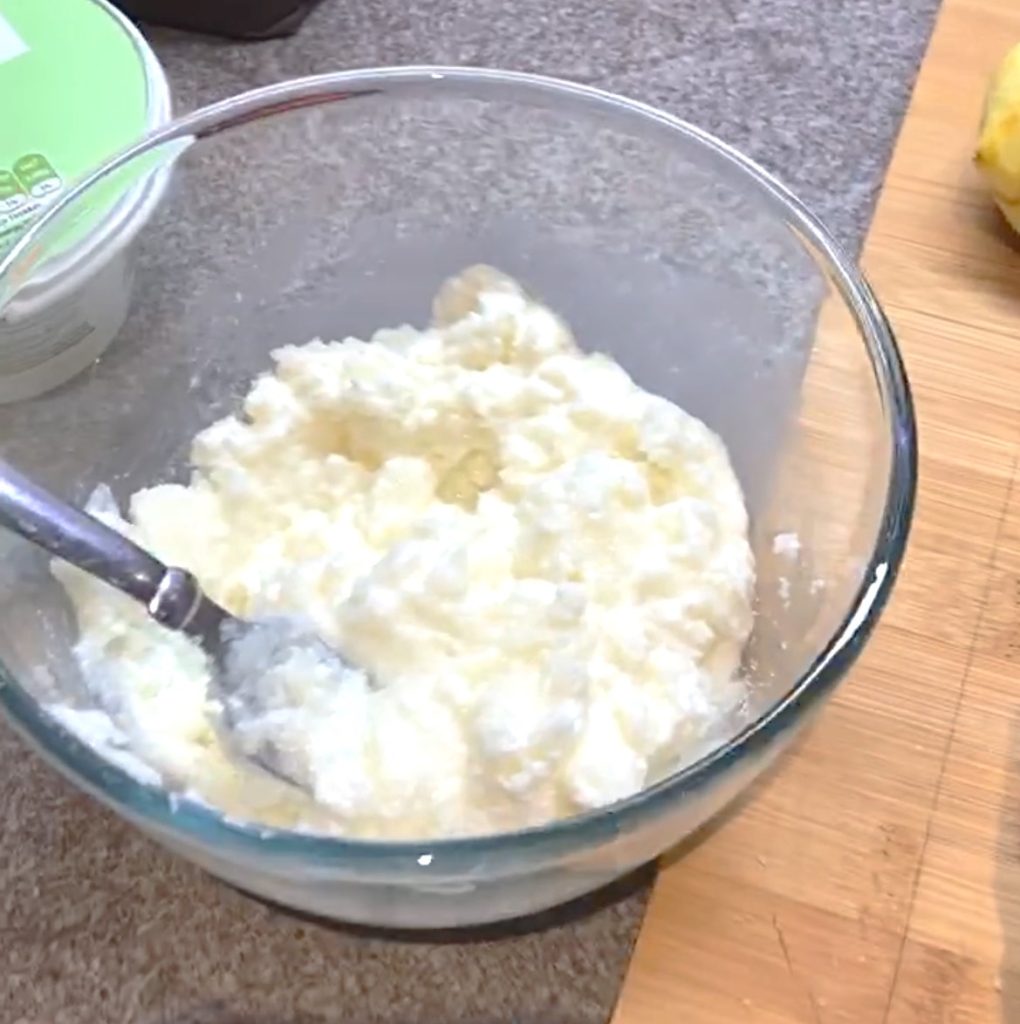 Mixing the ricotta cheese with sugar